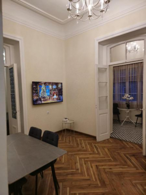Lovely apartment in heart of Tbilisi for 5 persons